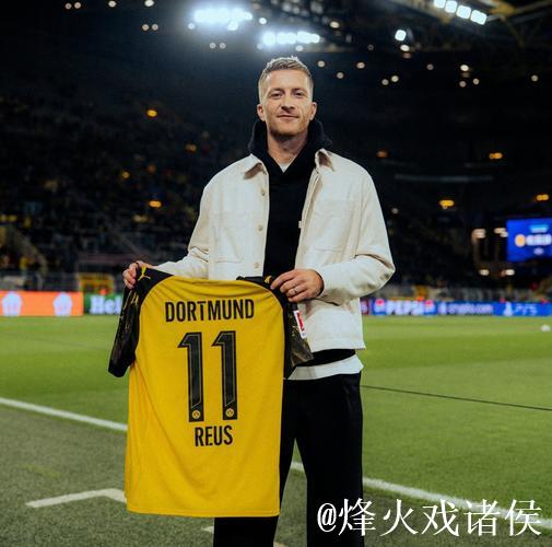 致敬球队传奇，多特官方商城为球迷免费印11号罗