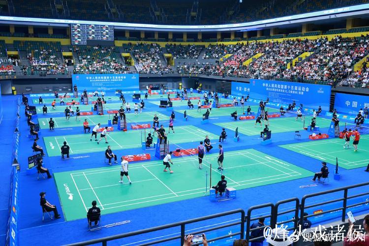 十五运会羽毛球赛事落幕 赛场展现坚持与热爱 十五运会羽毛球赛事落幕 赛场展现坚持与热爱